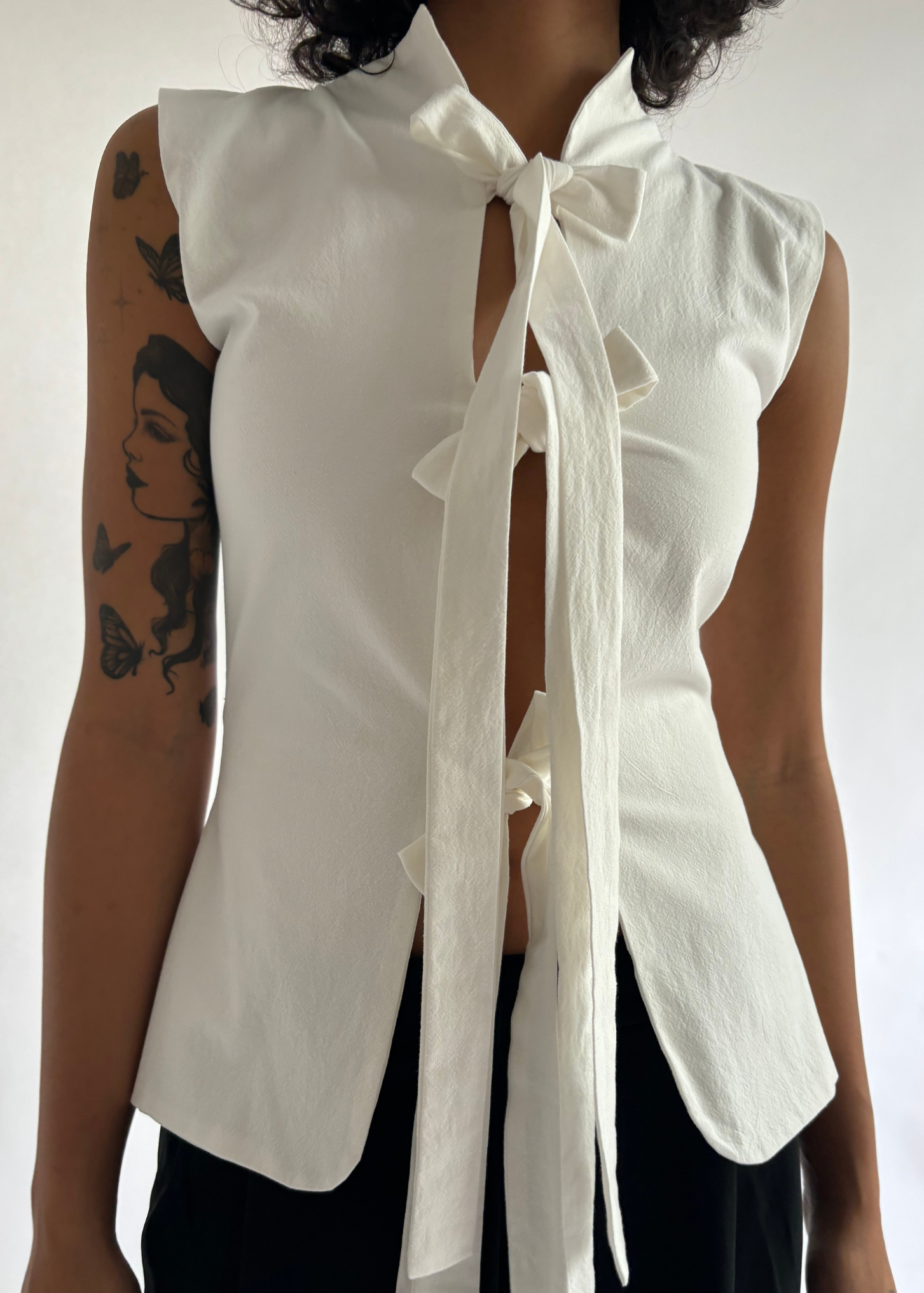 Bowtie Vest in White – Atelier Tulpe