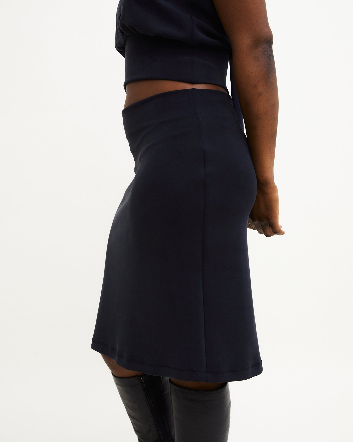 Ease Midi Skirt Black